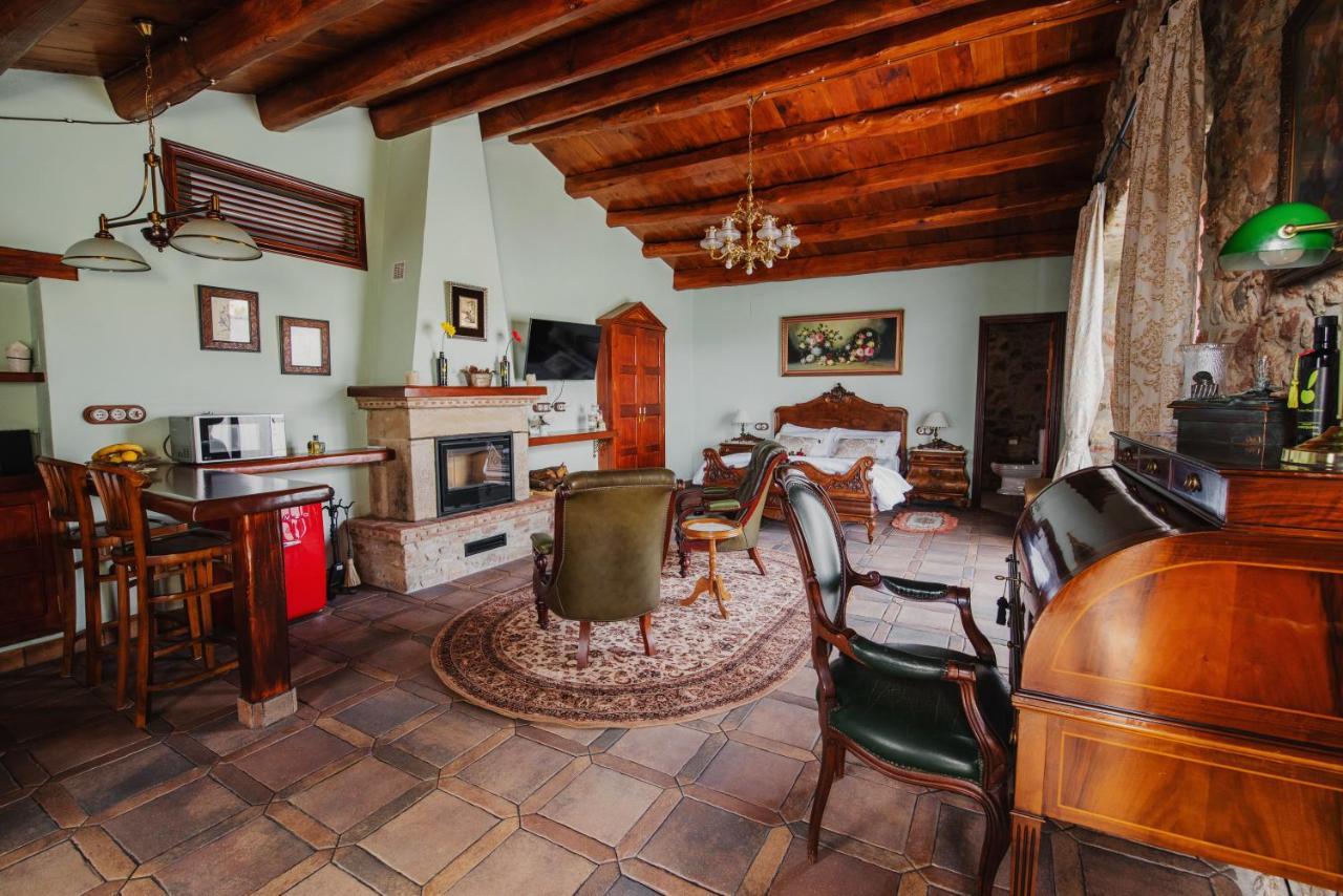 Masia Can Viver - Olive Oil Tourism B&B Bigues I Riells Ngoại thất bức ảnh