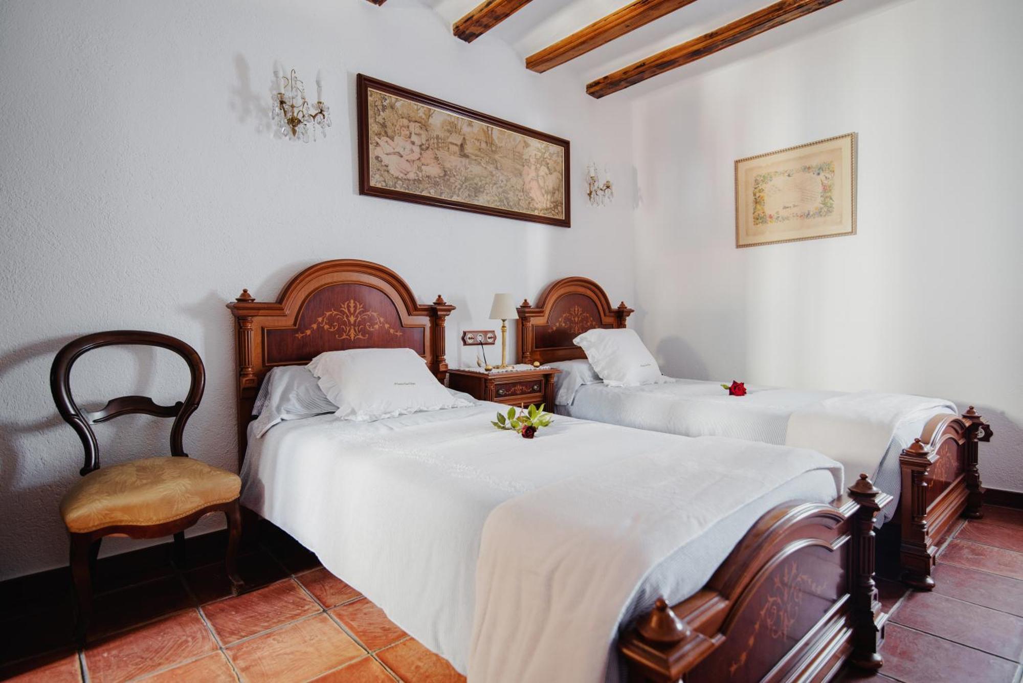 Masia Can Viver - Olive Oil Tourism B&B Bigues I Riells Phòng bức ảnh